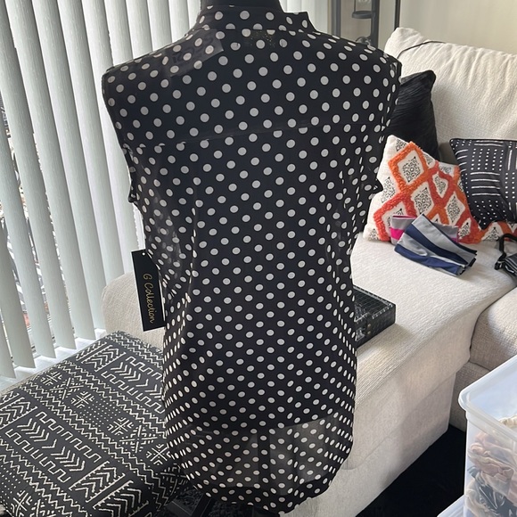 G Collection | Polka Dot Sleeveless Blouse - Picture 5 of 6
